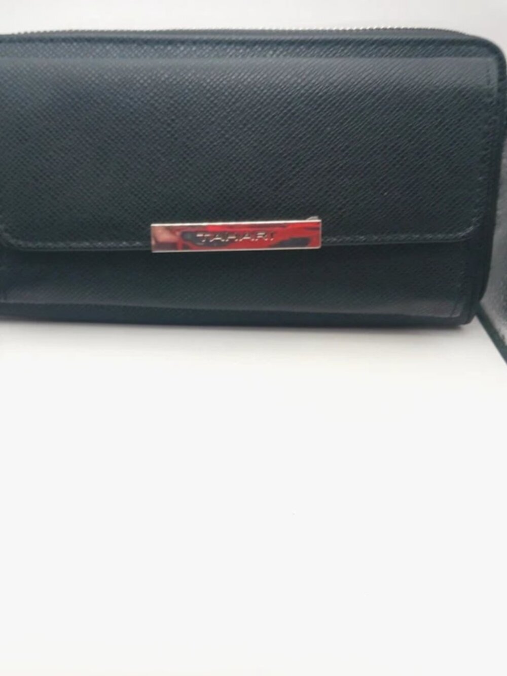 TAHARI Trifold Wristlet Zip Around Wristlet Wallet Black